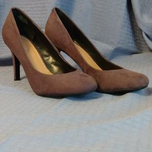 Kelly & Katie Round Toe Heels